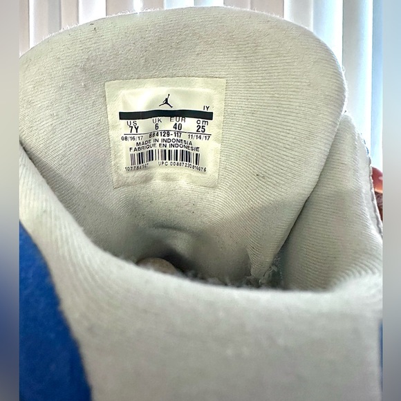 Jordan 13 Retro “Hyper Royal” Royal Blue and White Women’s size 7y (or 8.5 wom.) - Picture 13 of 15